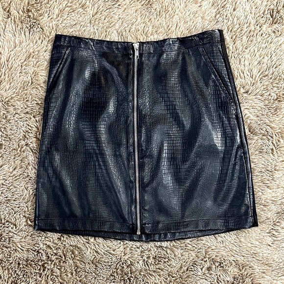 Shinestar Mini Skirt - Picture 1 of 6